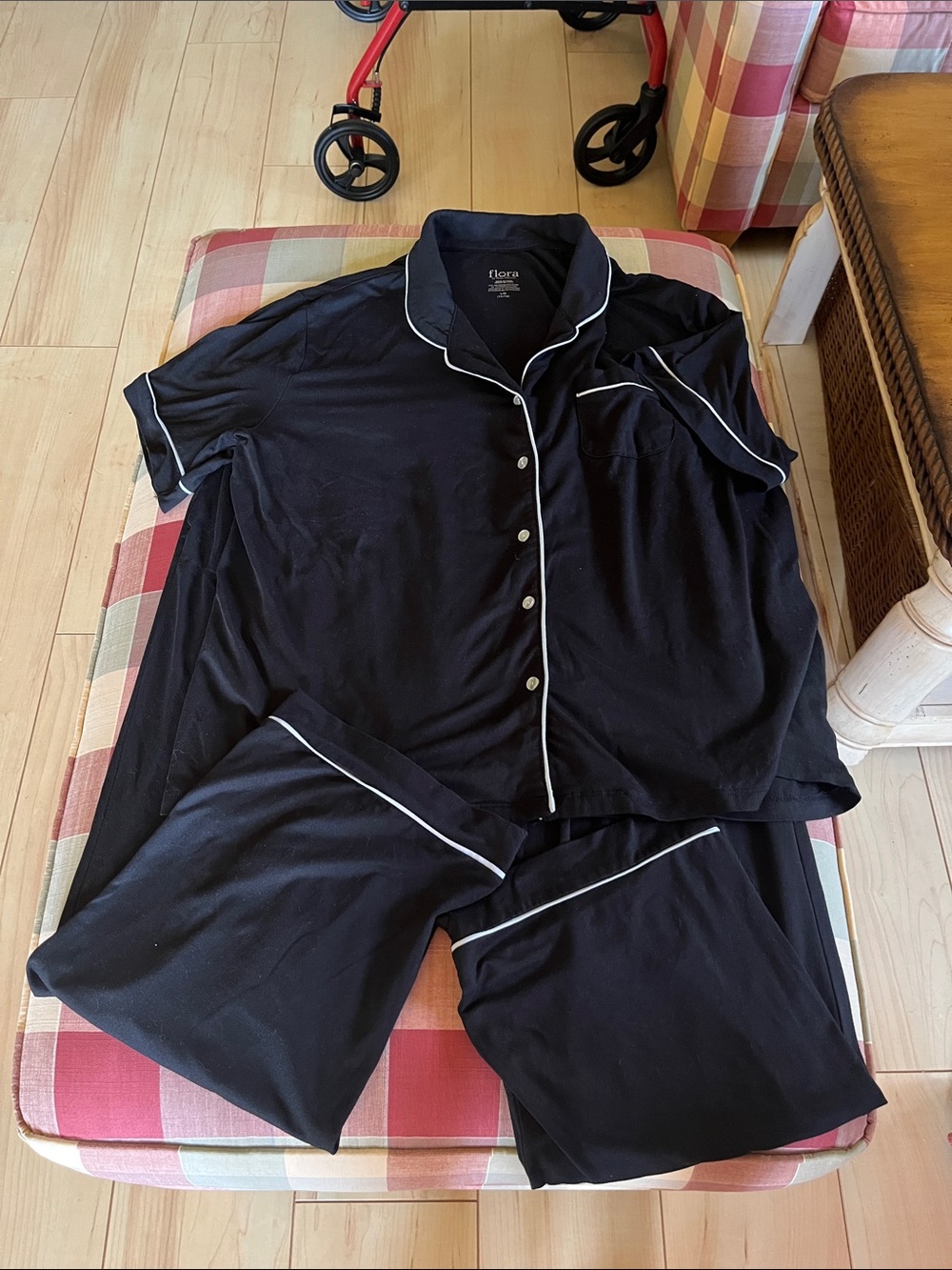 Flora Black Short-Sleeve Pajama Set with White Piping size lg